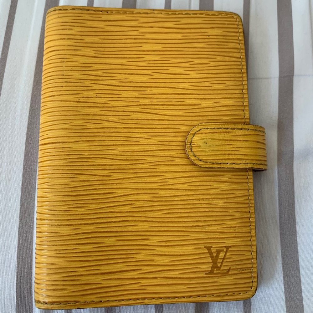 🎉SOLD🎉Authentic Louis Vuitton Yellow Epi PM Agenda Cover